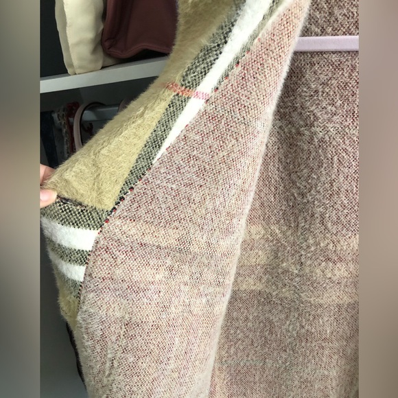 Cute cozy Cashmere feel fibers Nova check Tartan Plaid sweater. Size M/L - Picture 12 of 13